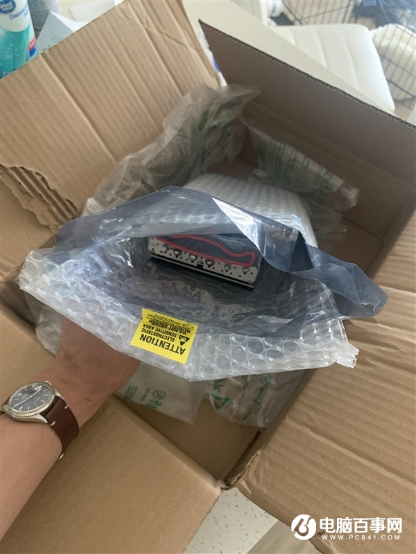 什么操作！RTX 3080竟然裸卡發(fā)貨 慘烈摔彎