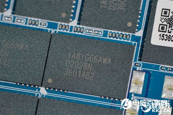 19999元！影馳16TB企業(yè)級SSD拆解圖賞 16顆存儲芯片太壯觀