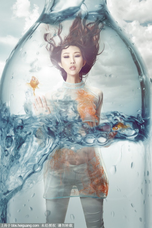 PS創(chuàng)意合成玻璃瓶中被水淹沒(méi)的美女