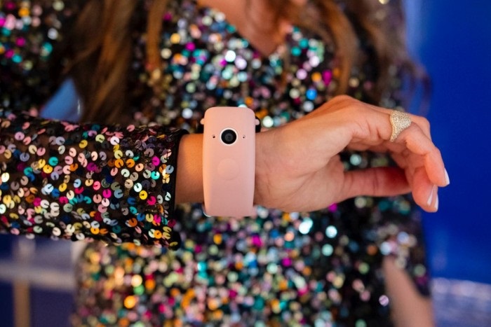 給 Apple Watch 加上兩個攝像頭，Wristcam 表帶發(fā)布
