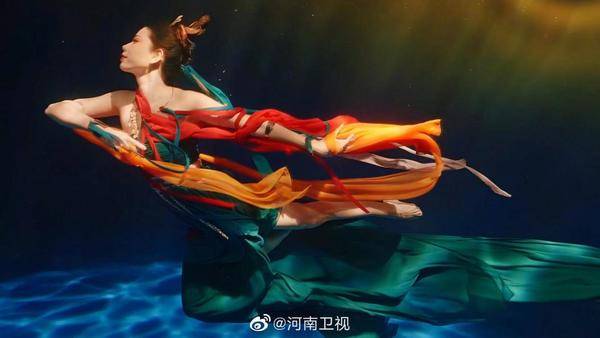 水下中國舞《祈》完整版奉上 當貝投影F3陪你大屏觀舞！