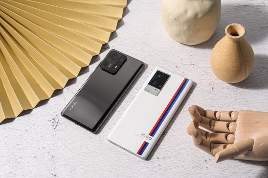 小米MIX 4和iQOO 8 Pro，誰的高端之路能走得更快？