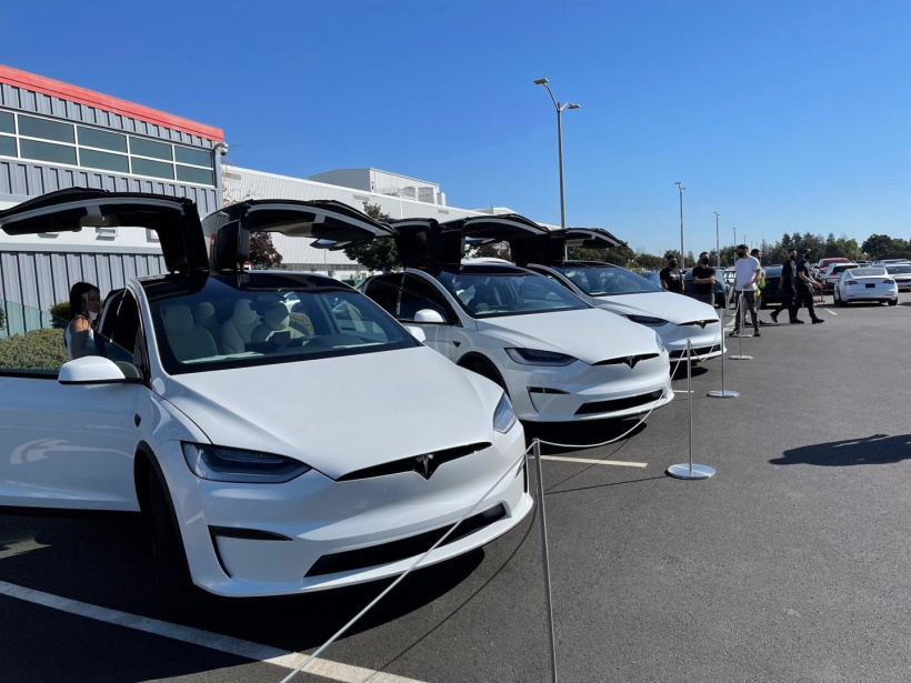 特斯拉新款 Model X 今日交付，帶來全新內(nèi)飾設(shè)計