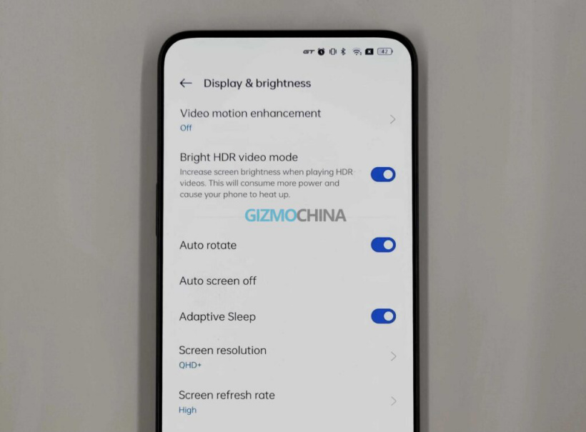 realme GT 2 Pro 實(shí)拍照曝光：采用屏下前置攝像頭，2K 屏