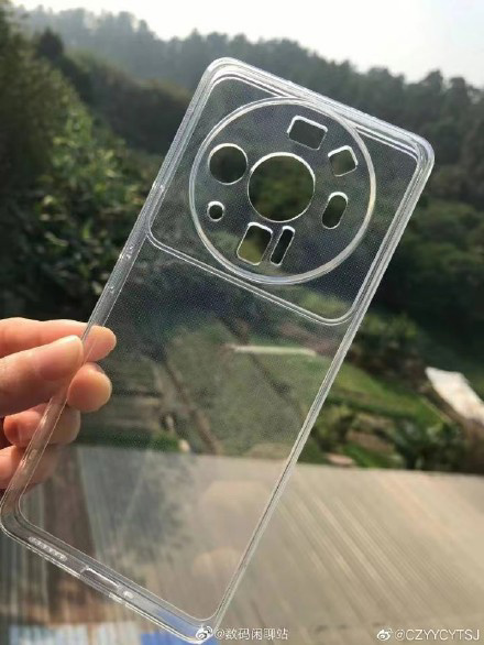 小米 12 Ultra 保護(hù)殼曝光：背面圓環(huán)設(shè)計(jì)，傳感器眾多