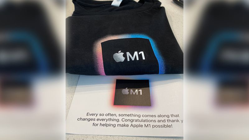 蘋(píng)果向工程師贈(zèng)送“Apple M1”特殊 T 恤，慶祝 Silicon 轉(zhuǎn)型完成第一年