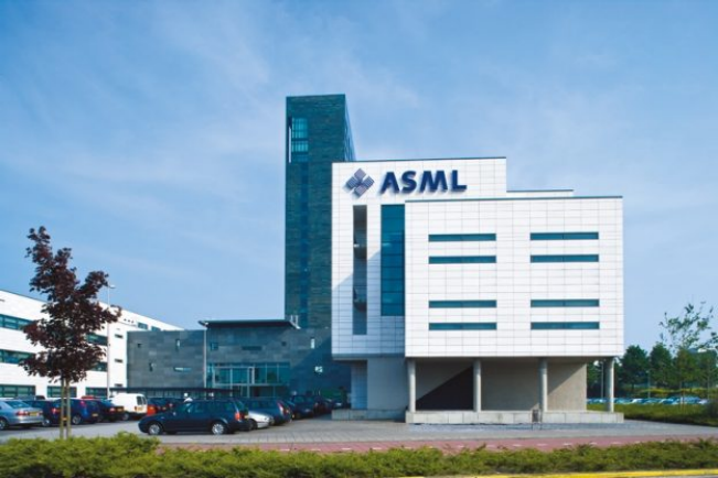 ASML 阿斯麥 Q1 財測低于預期，分析師：與存儲芯片價格大跌有關