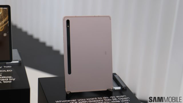 三星 Galaxy S22 / Tab S8 系列采用“鎧甲鋁”機(jī)身:機(jī)身抗彎曲性能更強(qiáng)