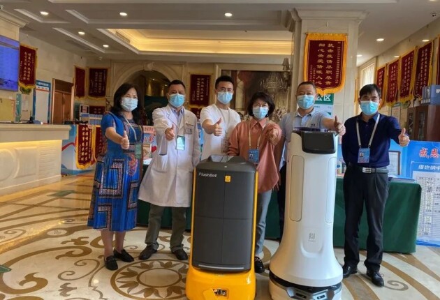 科技防疫不松懈，普渡機器人入駐深圳龍華防疫酒店