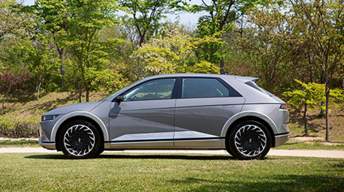 Rivian CEO 稱電動(dòng)汽車電池將嚴(yán)重短缺，比芯片短缺更嚴(yán)重