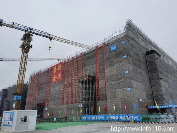 總規(guī)模3萬機柜 萬潤（涿鹿）智能算力產(chǎn)業(yè)基地首棟機樓封頂